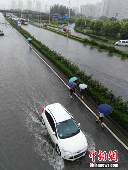 l图Q直d京强降雨