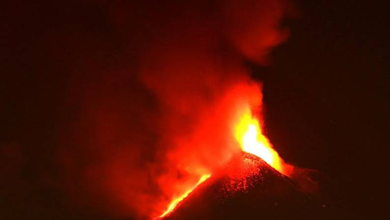 意大利埃特纳火山喷发