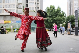 西安男子I花?踩高跟教大妈蟩舞徒弟?00?>
          <span>2017-05-17</span>
          <p>西安男子I花?踩高跟教大妈蟩舞徒弟?0...</p>
        </a>
      </div>
            <div>
        <a target=