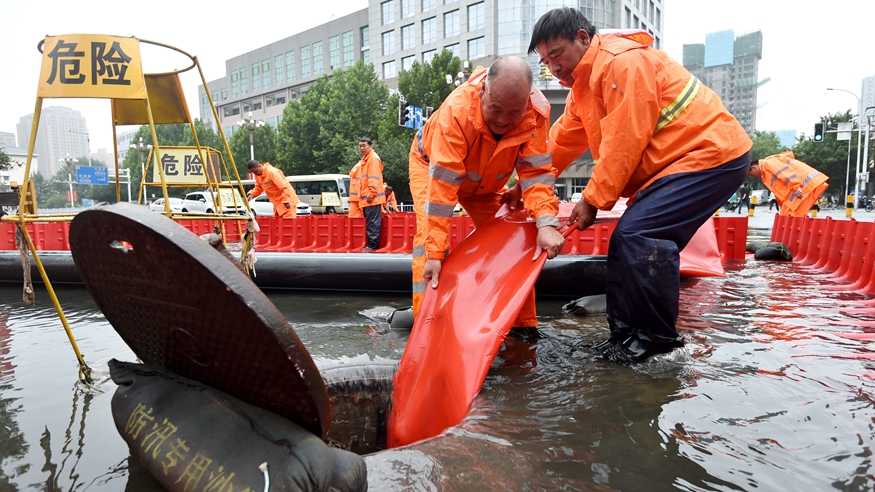 暴雨中，他们坚守在一U쀔—京z冀防汛现场见闻